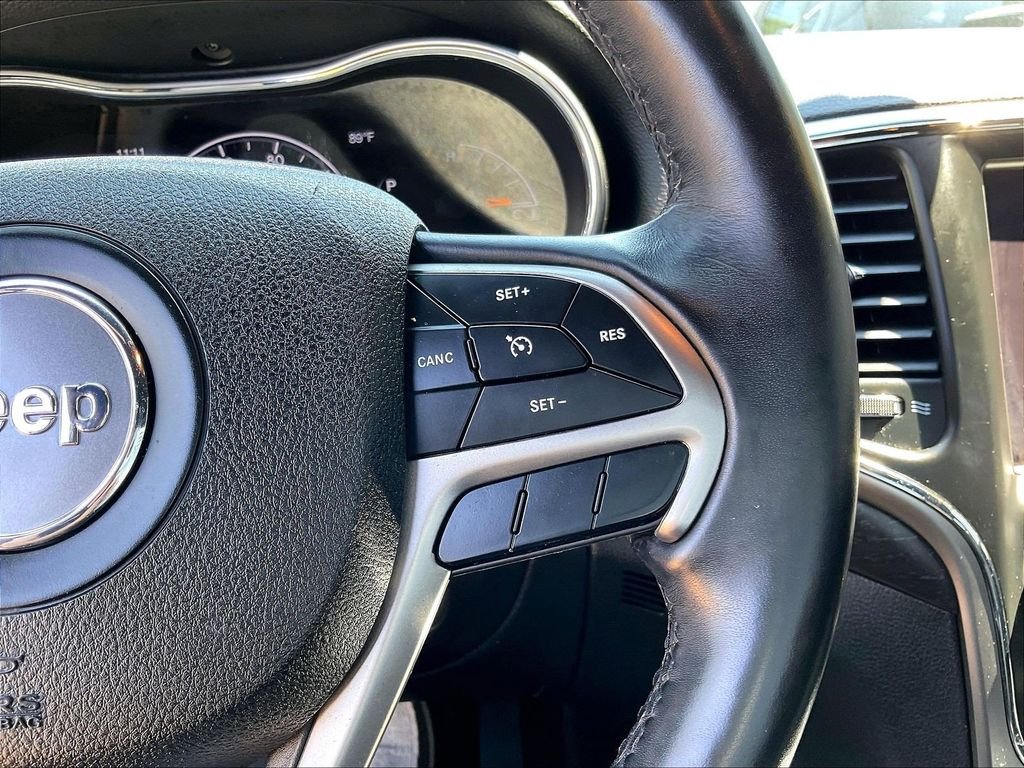 Used 2018 White Jeep Altitude image 23