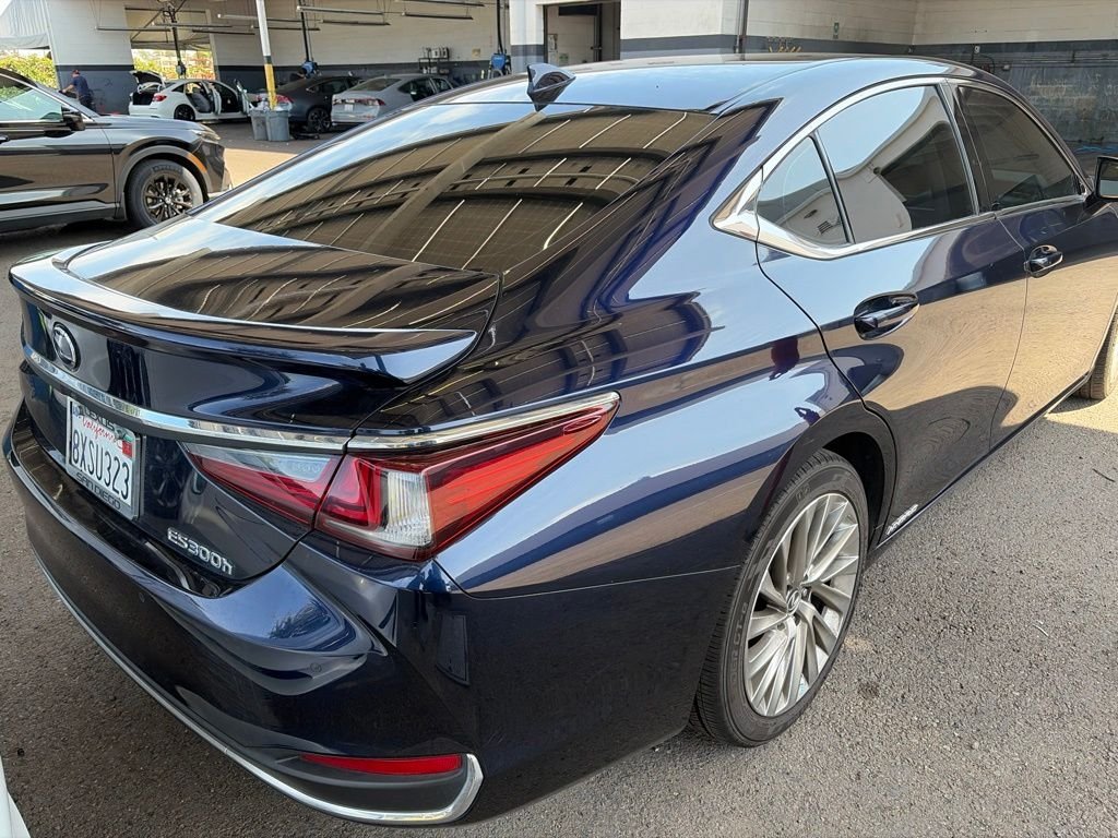 Used 2021 Blue Lexus 300h Luxury image 19