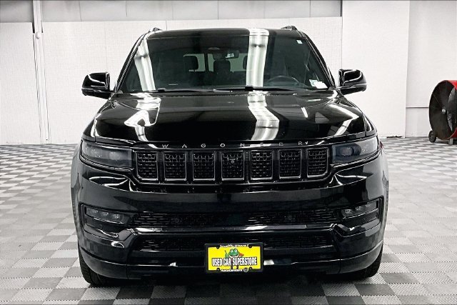 Used 2024 Diamond Black Crystal Pearlcoat Jeep Series II image 4