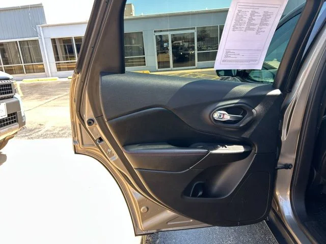 Used 2020 Beige Jeep Trailhawk image 19