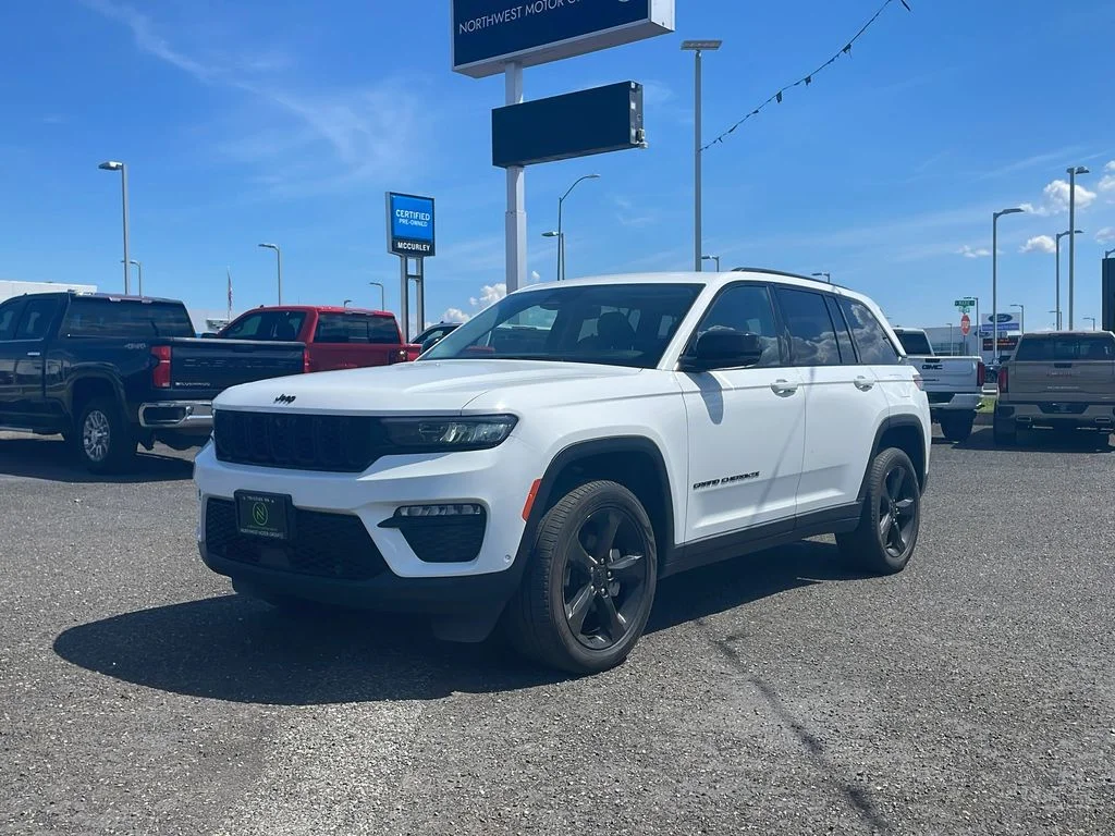 Used 2023 Bright White Jeep Limited image 3