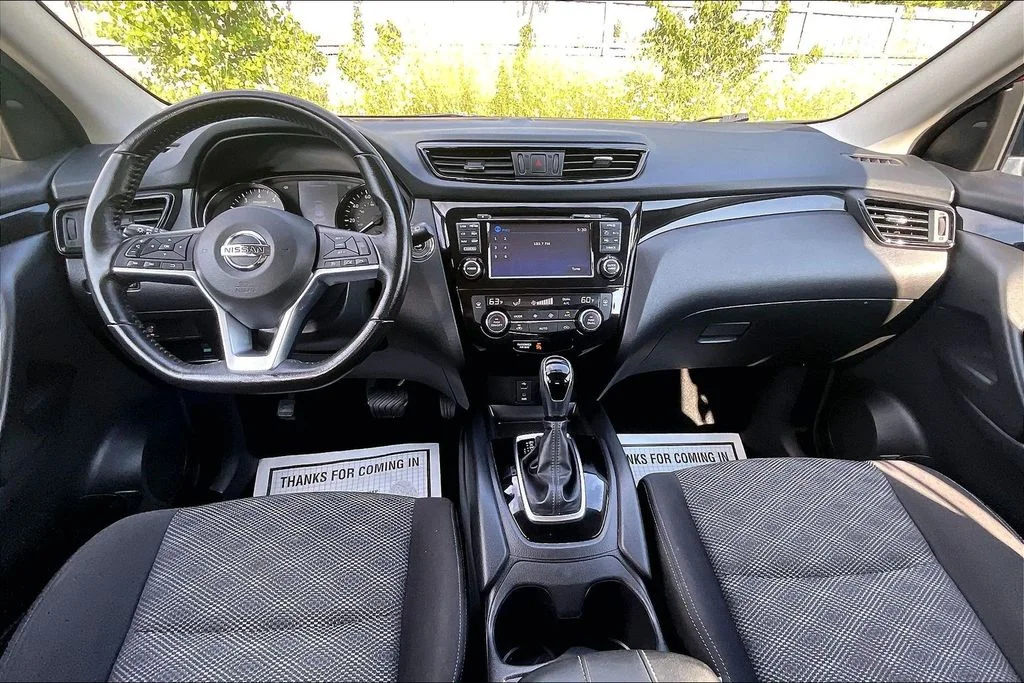 Used 2017 Red Nissan SV image 15