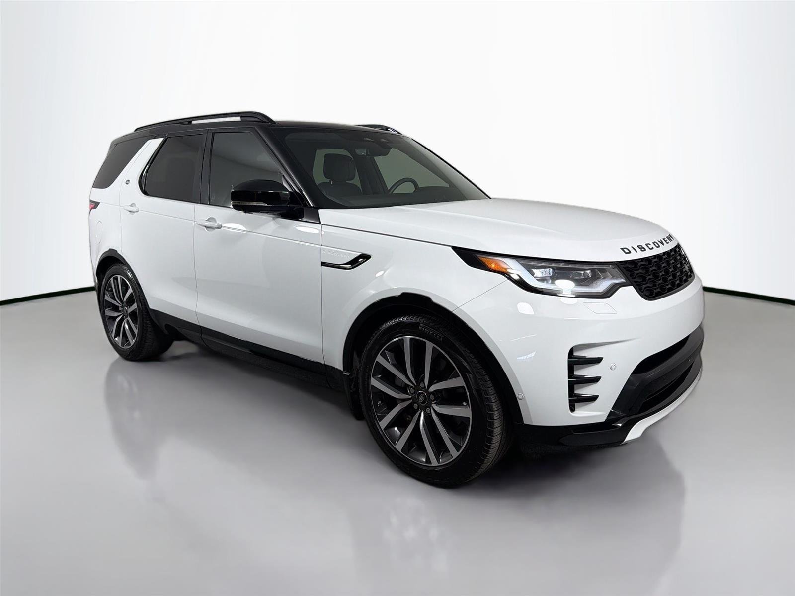 Certified Used 2024 Fuji White Land Rover Dynamic SE image 3