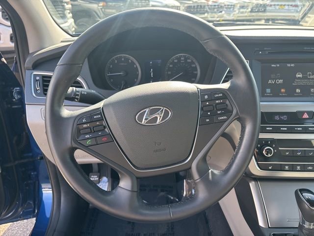 Used 2017 Lakeside Blue Hyundai Sport image 20