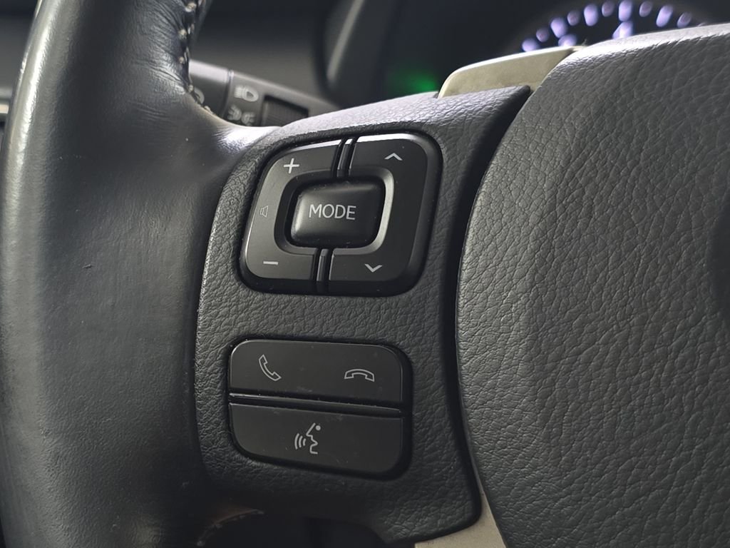 Used 2017 White Lexus 200t image 19