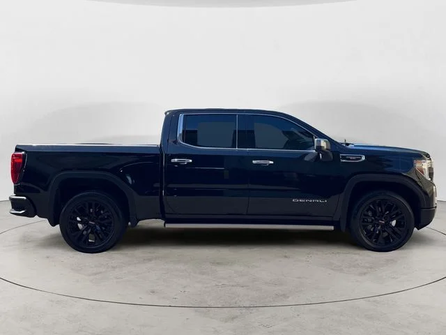 Used 2022 Black GMC Denali image 4