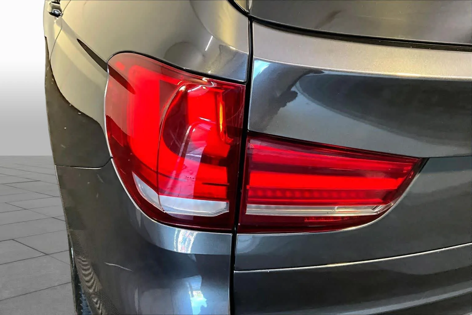 Used 2017 Dark Graphite Metallic BMW xDrive40e iPerformance image 28