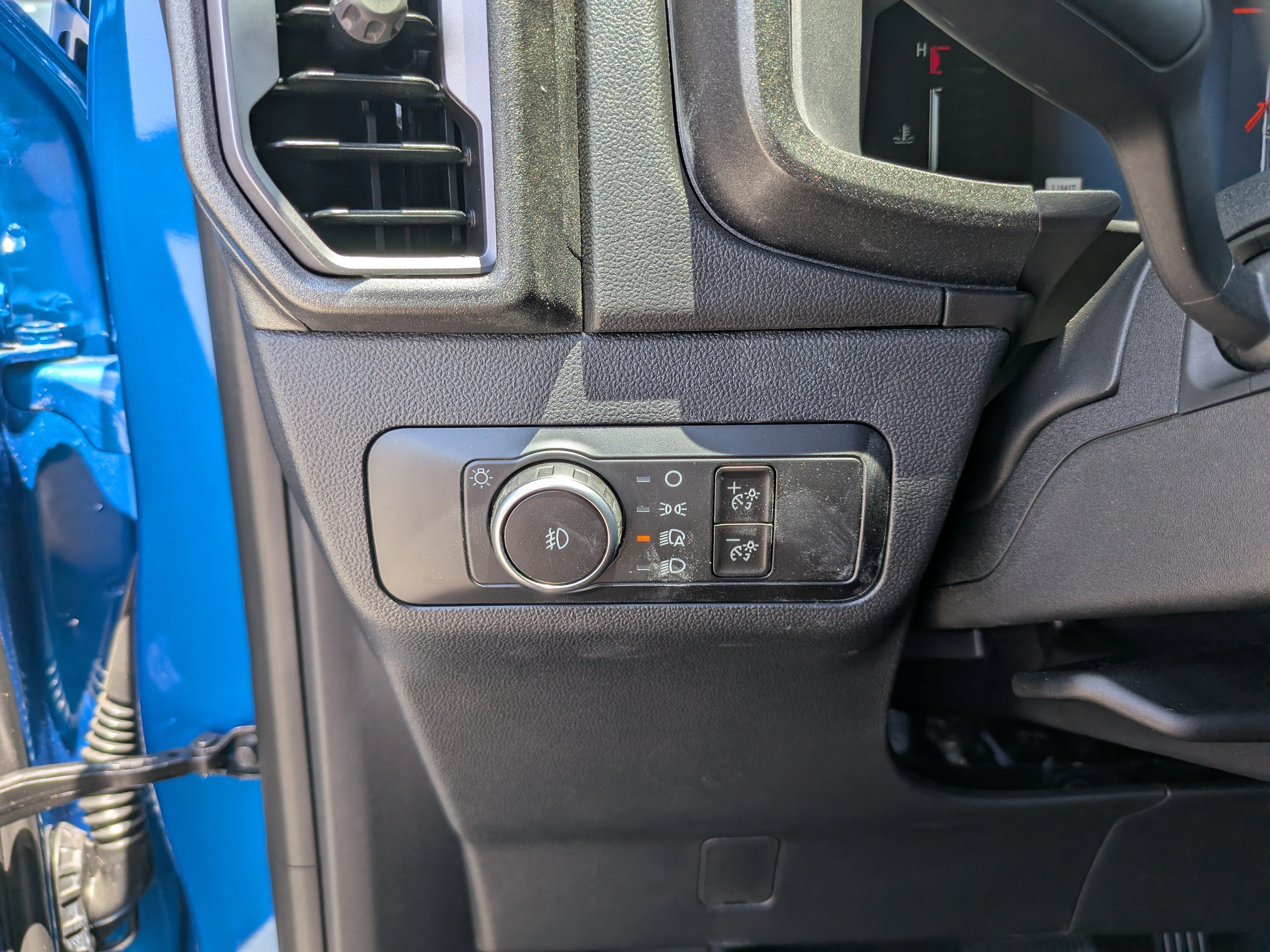 New 2026 Velocity Blue Metallic Ford Outer Banks® image 28