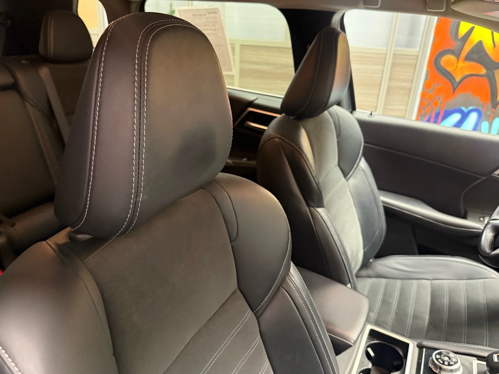 Used 2024 Graphite Gray Metallic (u28) Mitsubishi SE image 24