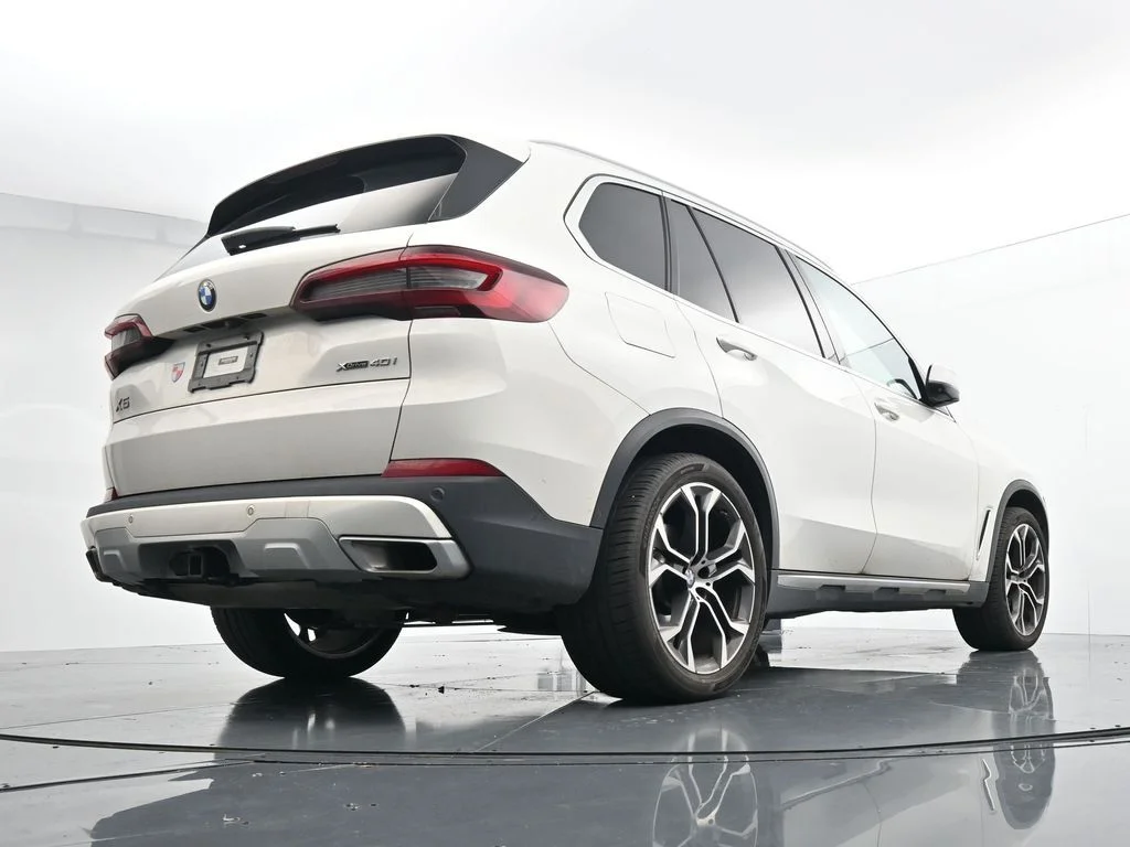 Used 2023 White BMW xDrive40i image 21