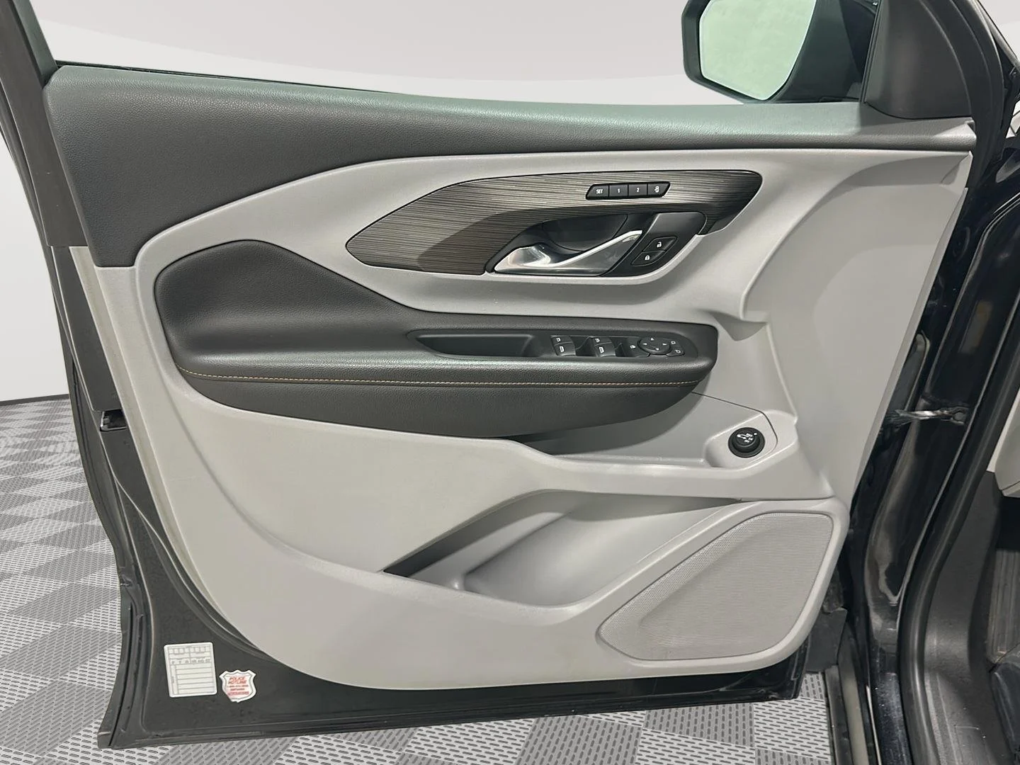 Used 2019 EBONY TWILIGHT METALLIC GMC SLT image 18