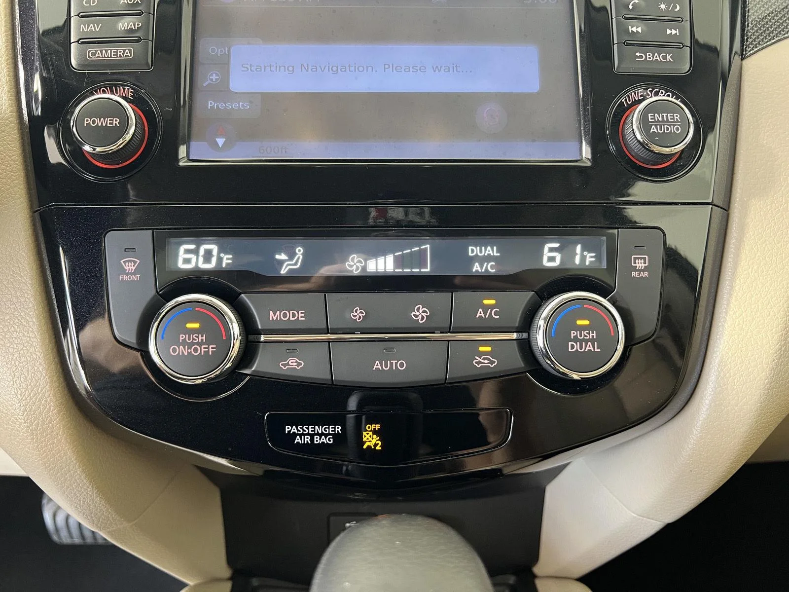 Used 2016  Nissan SL image 16