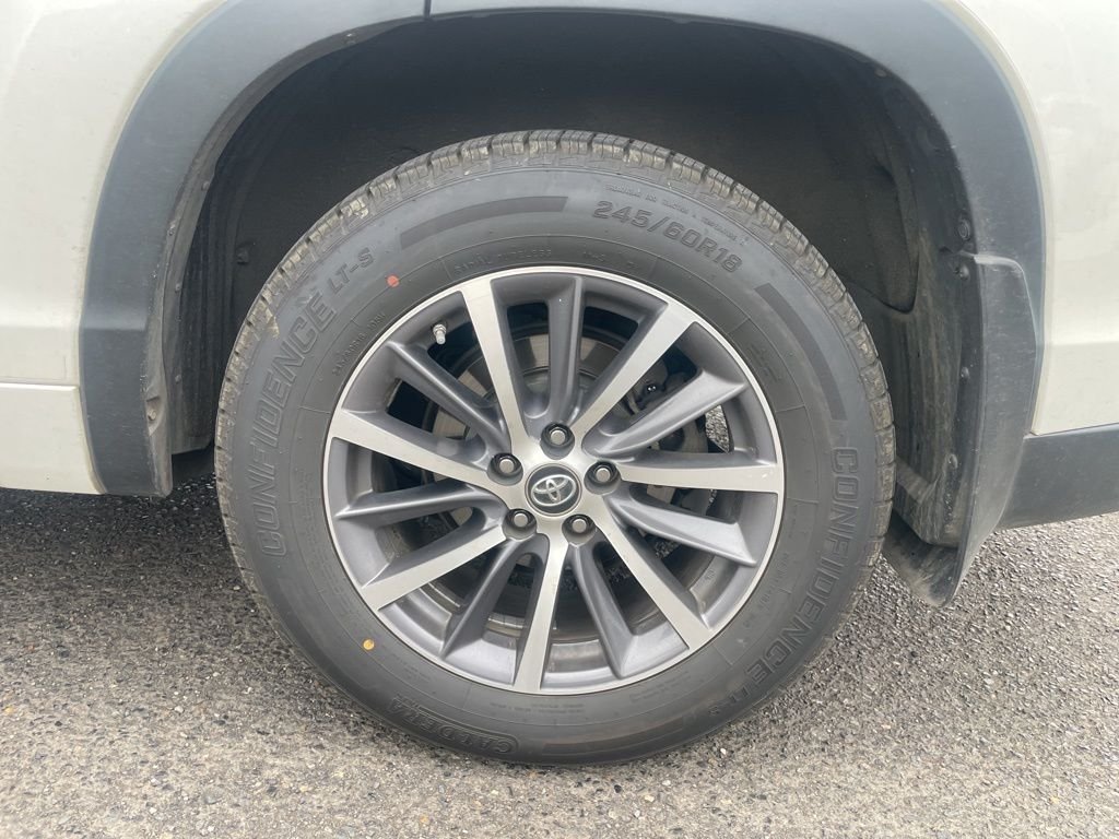 Used 2017 Blizzard Pearl Toyota XLE image 25