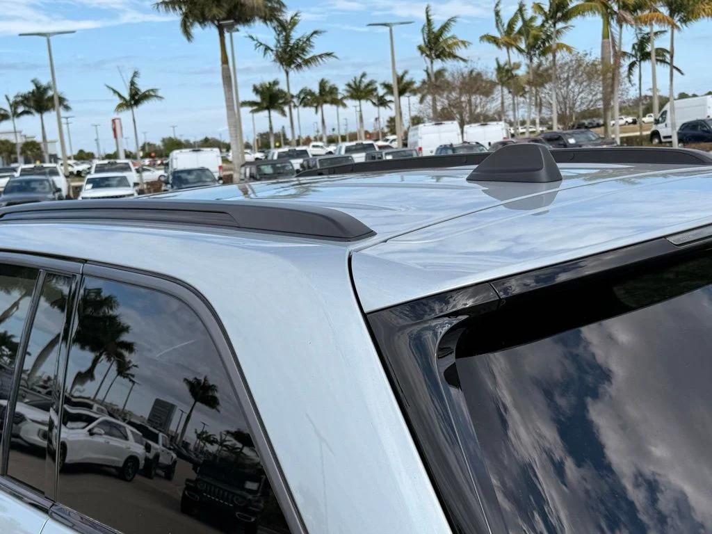 New 2026 Silver Zynith Exterior Paint Jeep Limited image 35