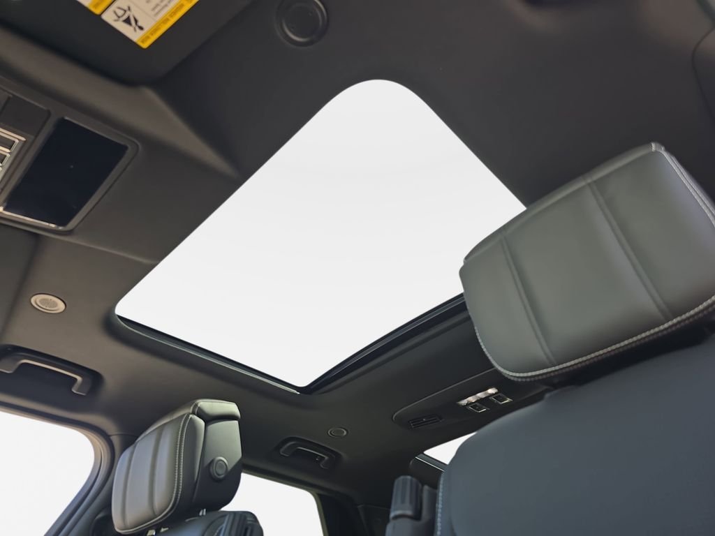 New 2026 Carpathian Grey Land Rover Tempest Edition image 32