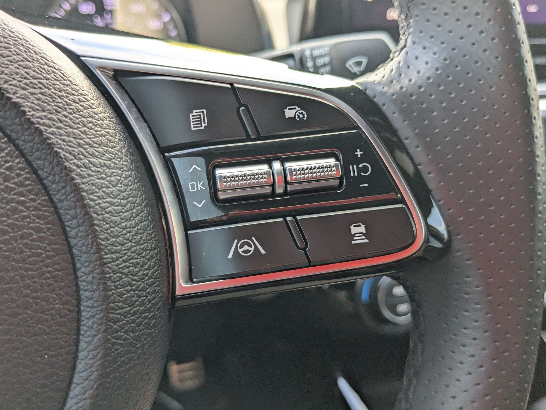 Used 2024 White Kia GT-Line image 19