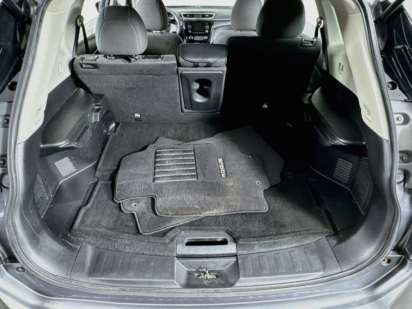 Used 2015 Gun Metallic Nissan S image 21