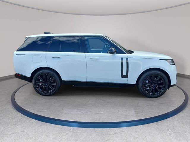 New 2026 Fuji White Land Rover SE image 4