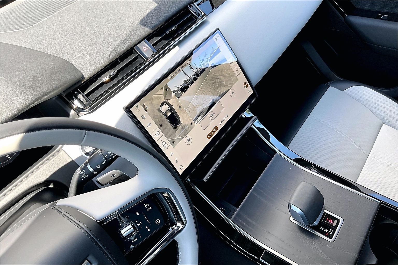 Used 2026 Blue Land Rover S image 32