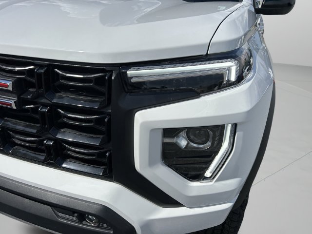 Used 2024 Summit White GMC Elevation image 13