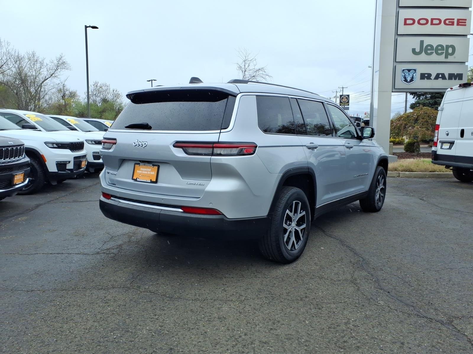 Used 2023 Silver Jeep Limited image 3