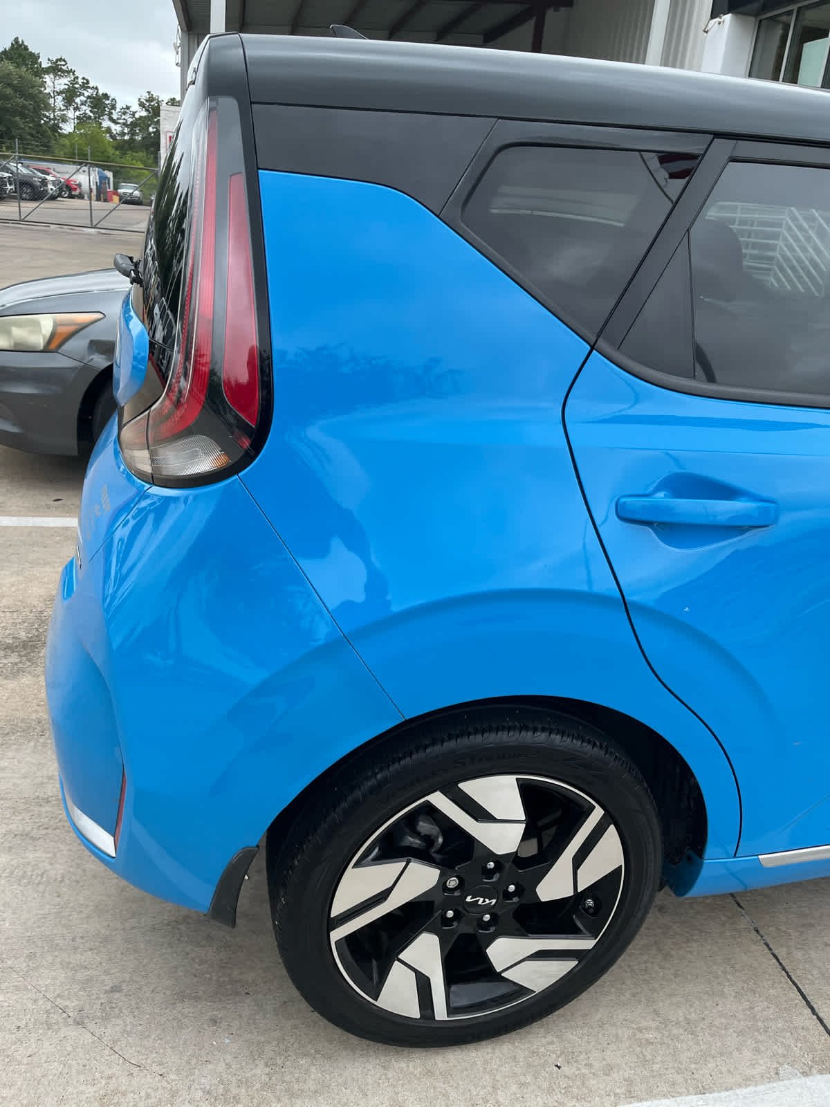 Used 2024 Surf Blue w/Black Roof Kia GT-Line image 9