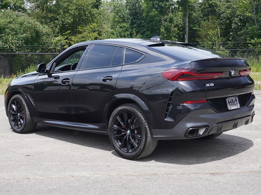 Used 2022 Black BMW xDrive40i image 10