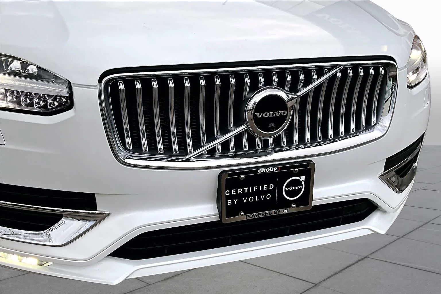 Certified Used 2023 Crystal White Volvo Plus image 32