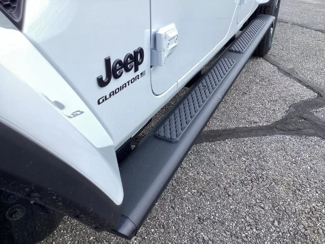 New 2026 Bright White Clearcoat Jeep SAHARA 4X4 image 16