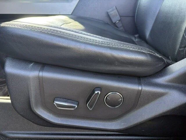 Used 2019 Magnetic Ford LARIAT image 12