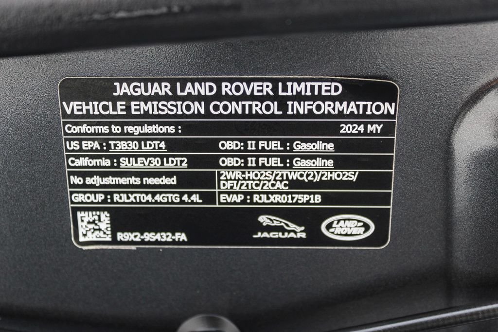 Used 2024 Carpathian Gray Premium Metallic Land Rover Autobiography image 28