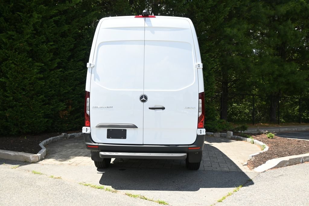 New 2026 Arctic White Mercedes-Benz Cargo 144 WB image 38