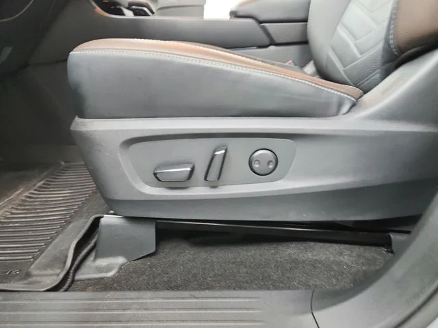Used 2024 Gray Nissan Platinum image 21
