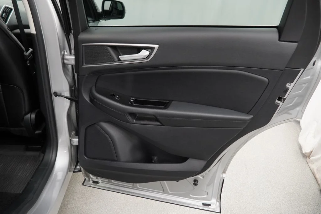 Used 2019 Silver Ford SEL image 46