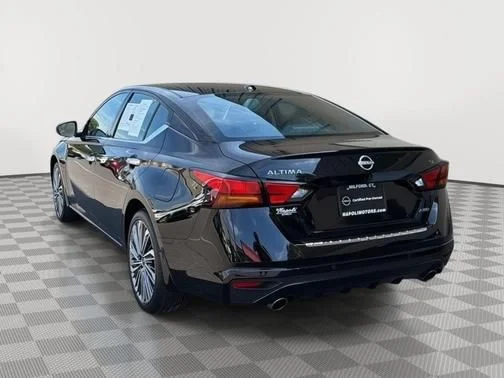 Used 2023 Black Nissan 2.5 SL image 5