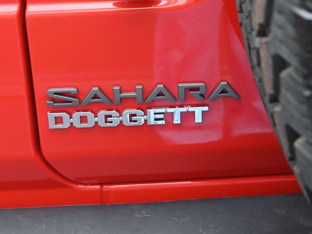 New 2025 Firecracker Red Clear-Coat Exterior Paint Jeep Sahara image 25