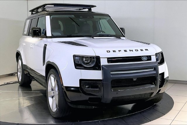 Used 2024 Fuji White Land Rover X-Dynamic SE image 15