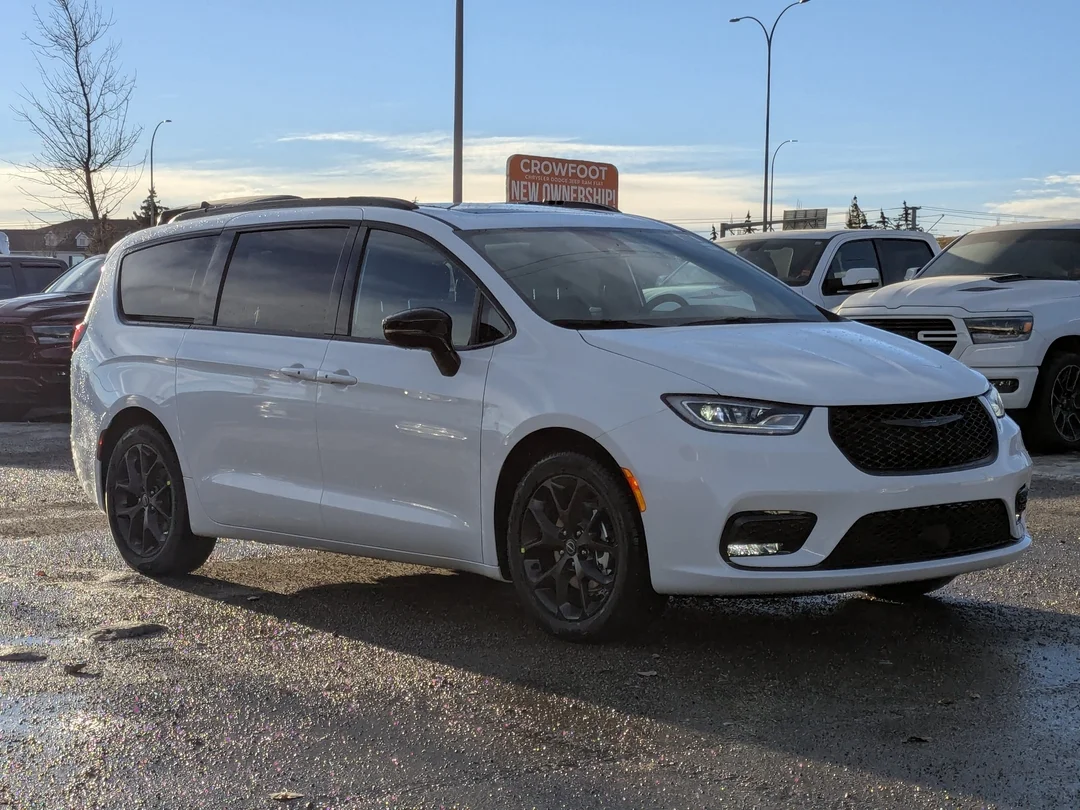 New 2026 White Chrysler Select - - FWD - Full Sunroof - S Appearance Package - 20 Foreshadow Wheels - Stow n Go & More! image 2