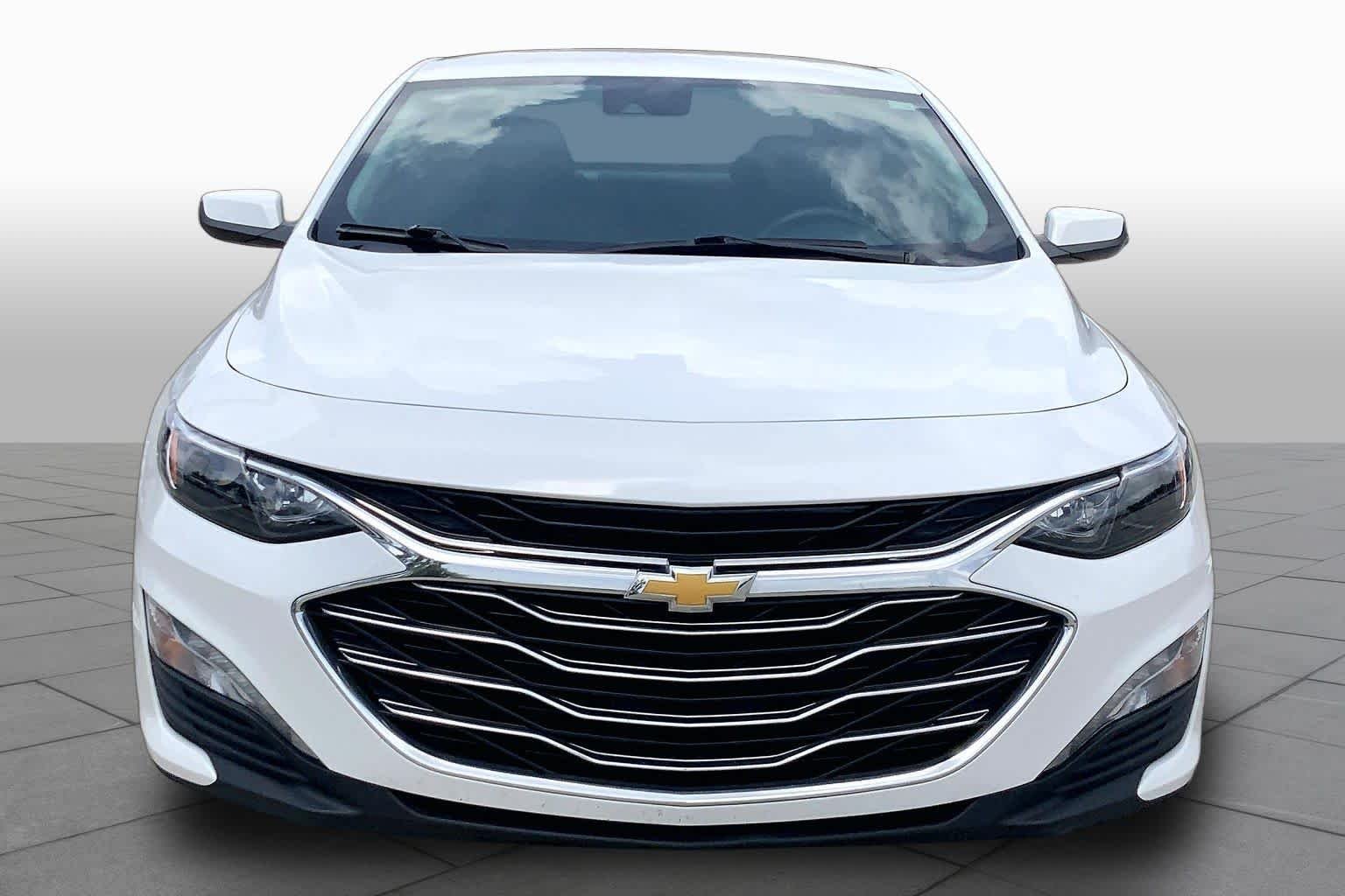 Used 2024 Summit White Chevrolet LT image 4