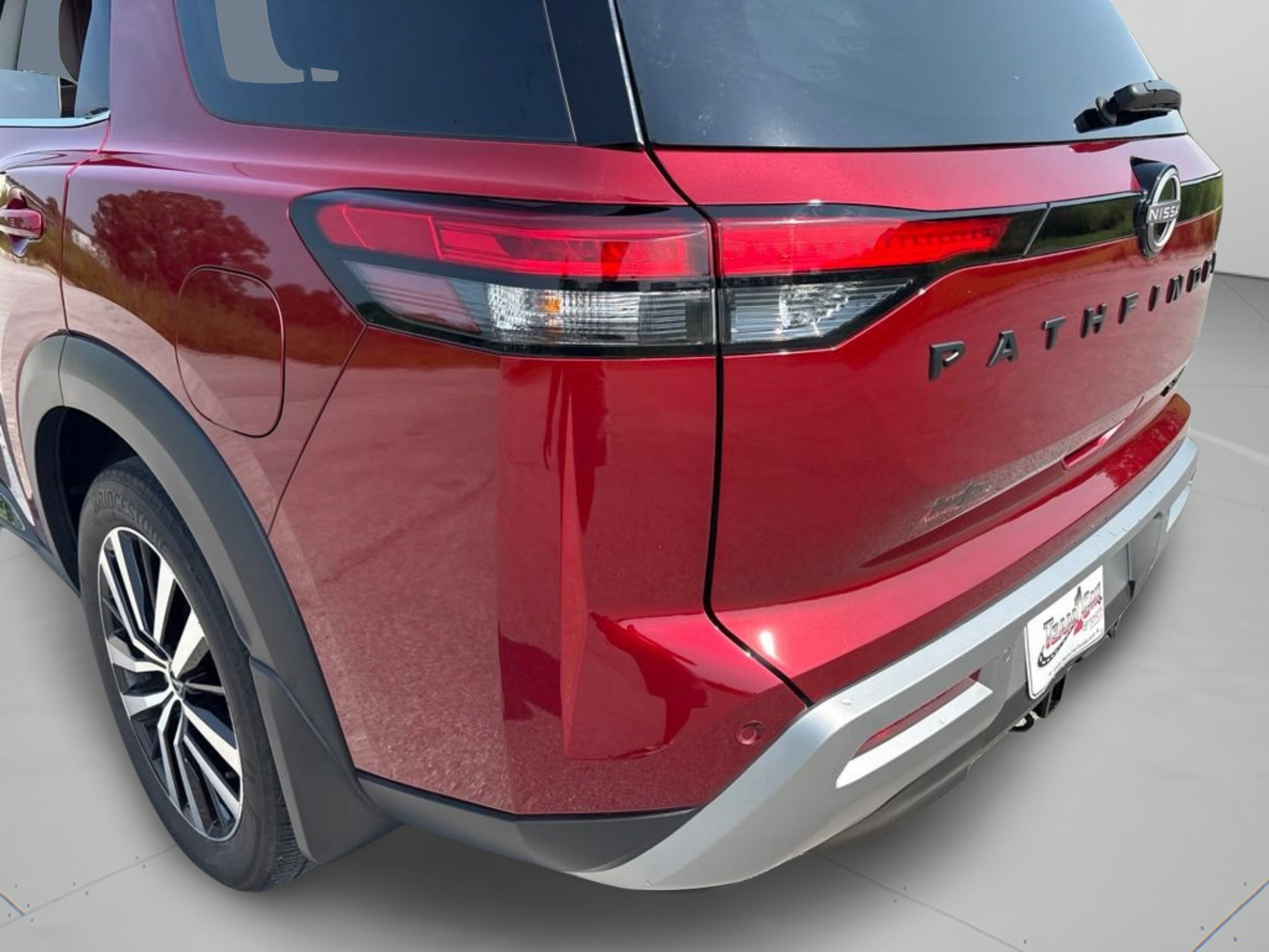 Used 2024 Scarlet Ember Nissan Platinum image 33