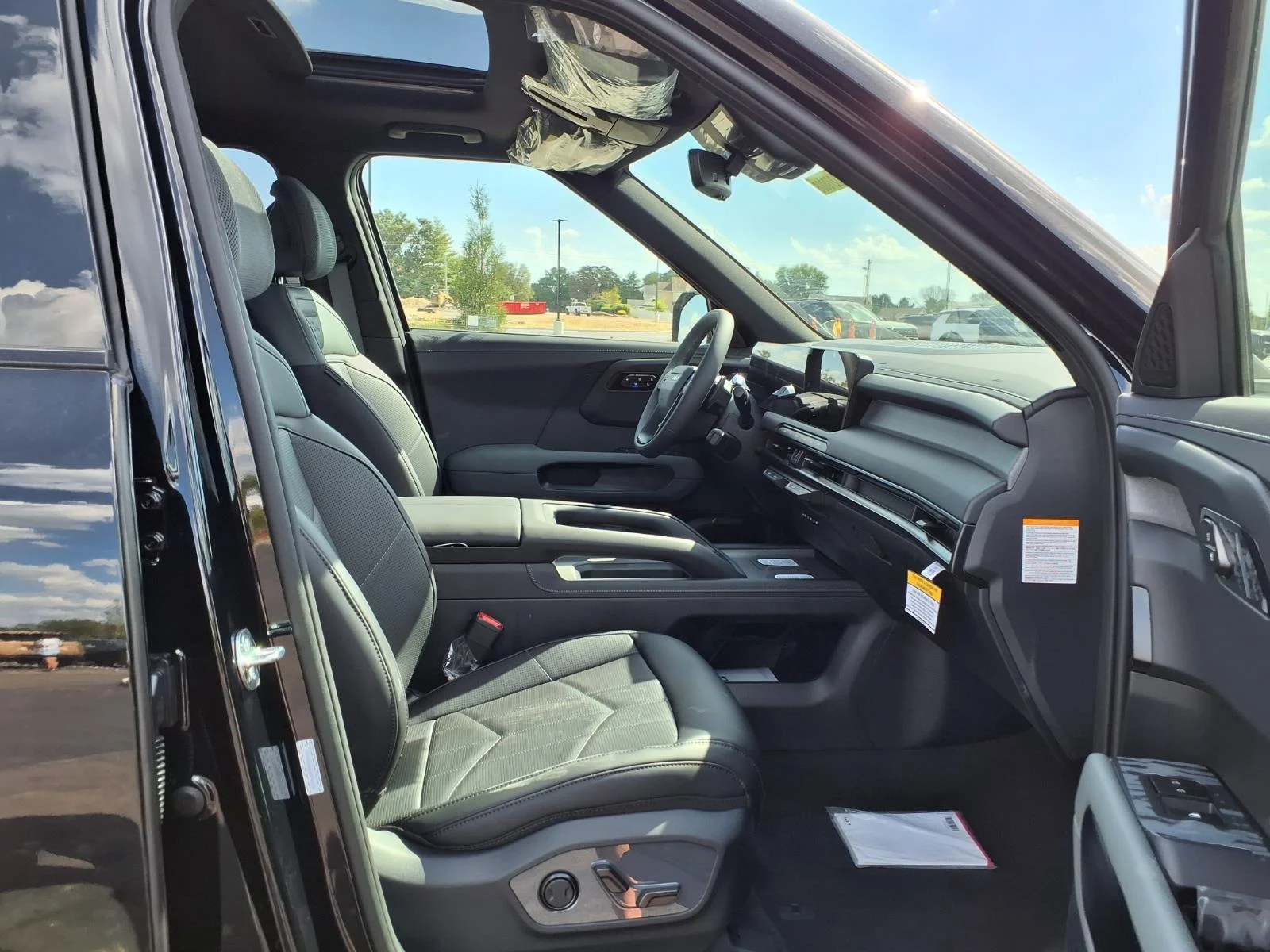 New 2027 Ebony Black KIA X-LINE SX AWD image 17