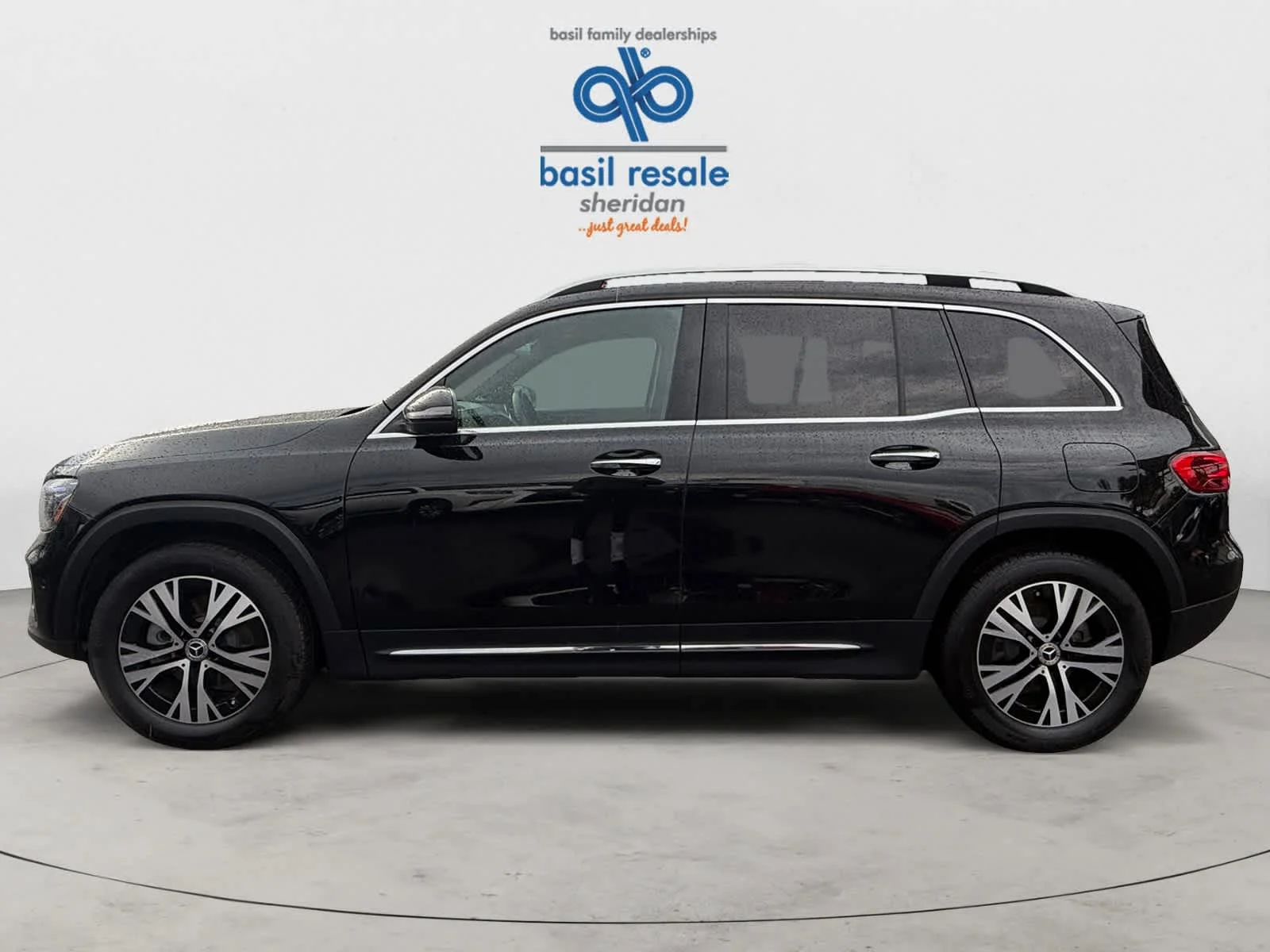 Used 2024 Night Black Mercedes-Benz GLB 250 image 3