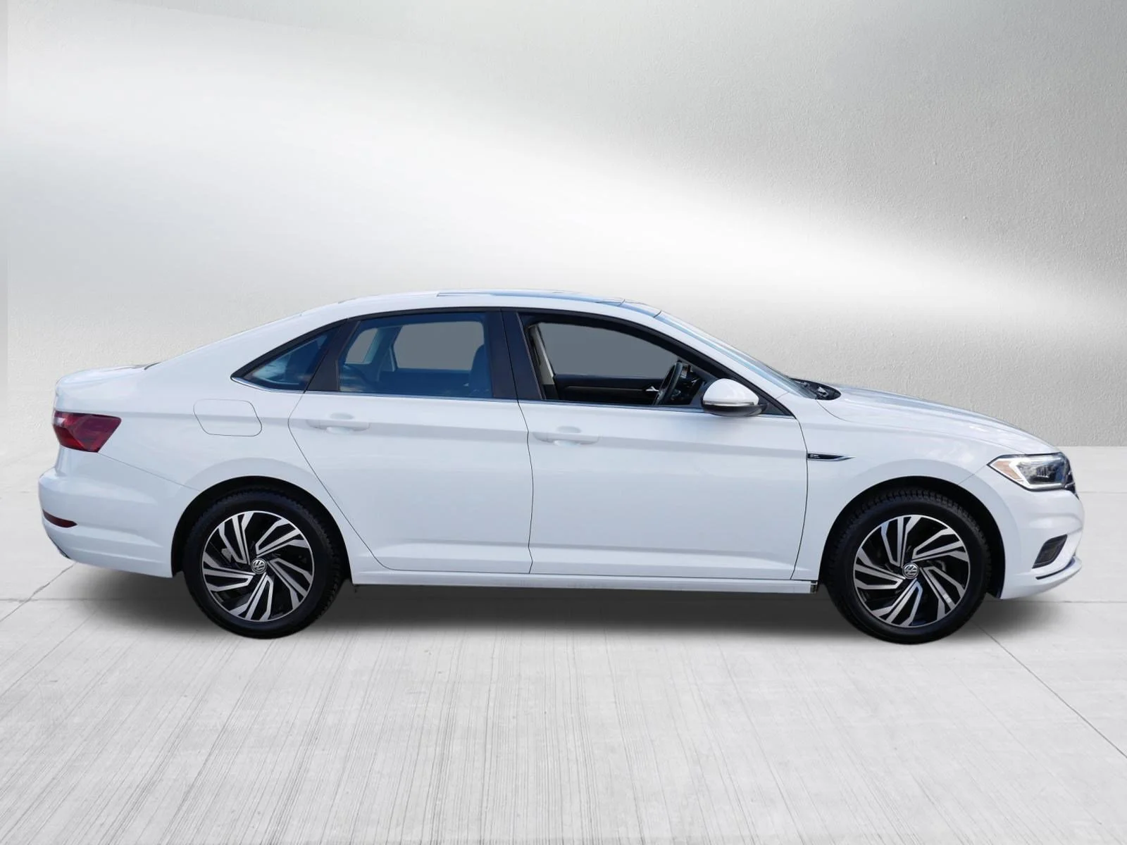 Certified Used 2021 Pure White Volkswagen SEL Premium image 8