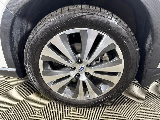 Used 2019 Crystal White Pearl Subaru Limited image 10