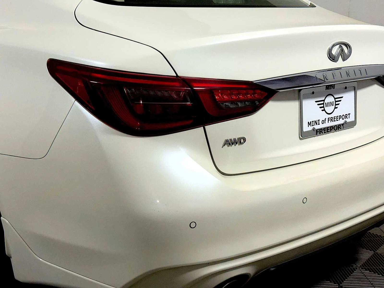 Used 2023 Majestic White INFINITI LUXE image 27