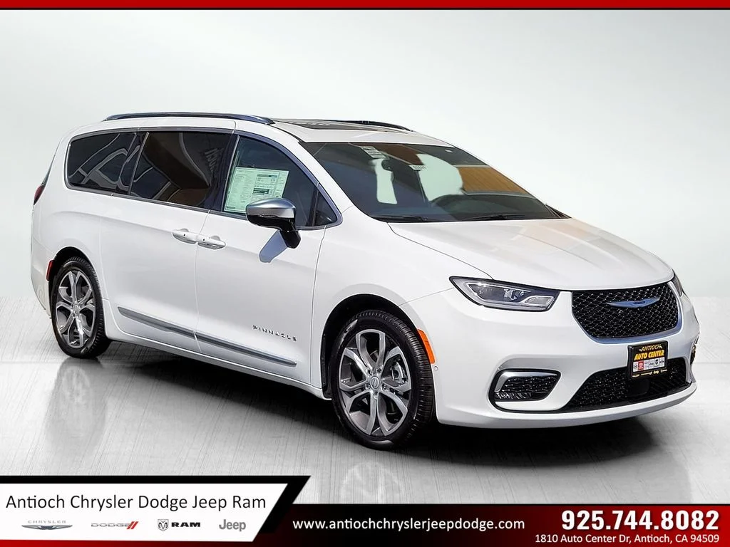 2026 Chrysler Pacifica Pinnacle's photo