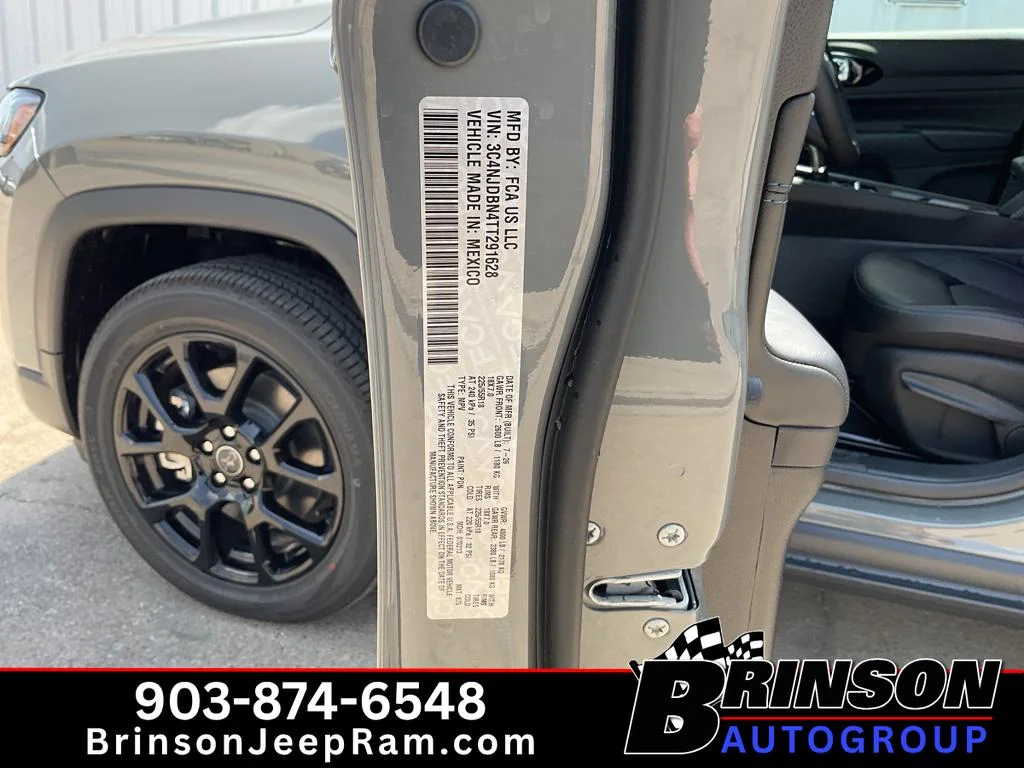 New 2026 Sting-Gray Clearcoat Jeep Latitude Altitude image 18