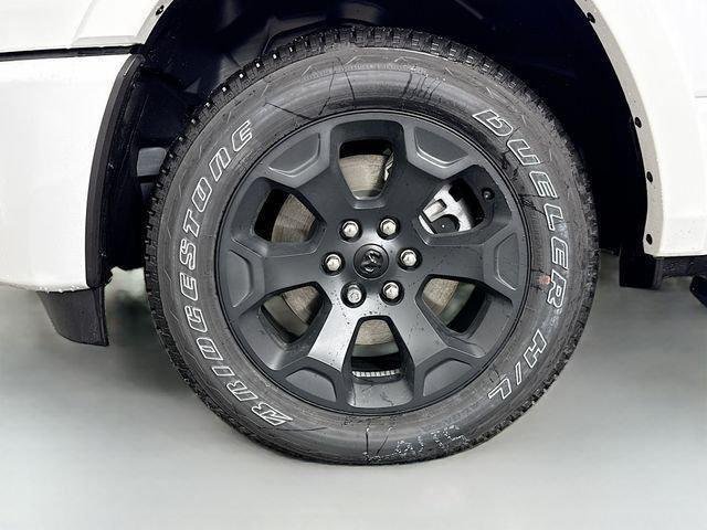 New 2026 Bright White Clear-Coat Exterior Paint RAM BIG HORN image 29