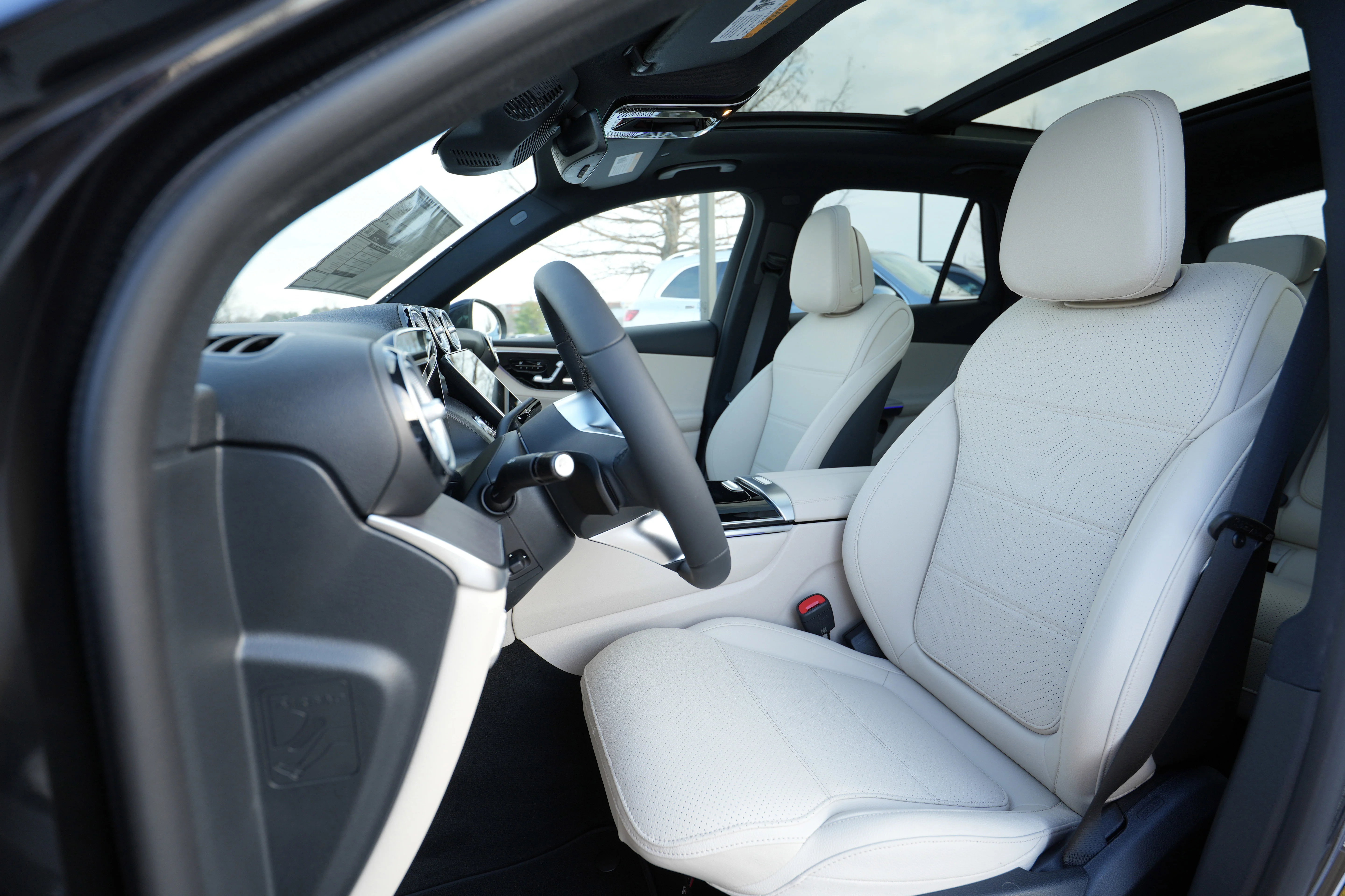 New 2026 OBSIDIAN BLACK Mercedes-Benz GLC 300 image 35