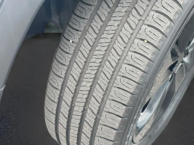 Used 2021 Silver Jeep Latitude image 29